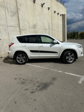 Toyota Rav4 2.2 150к.с. ПЕРФЕКТНА, снимка 2