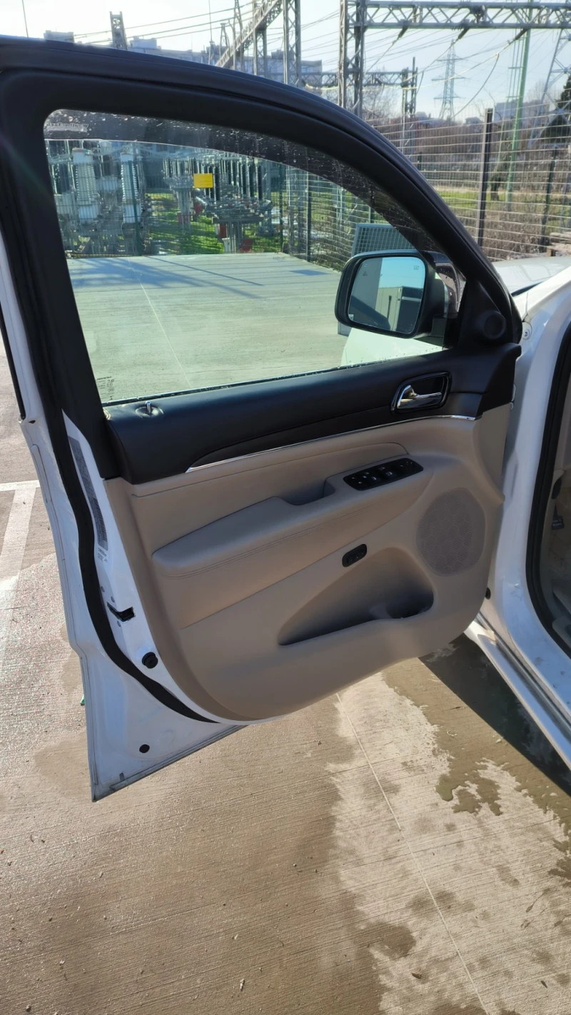 Jeep Grand cherokee Overland 5.7 V8, снимка 10 - Автомобили и джипове - 53088962