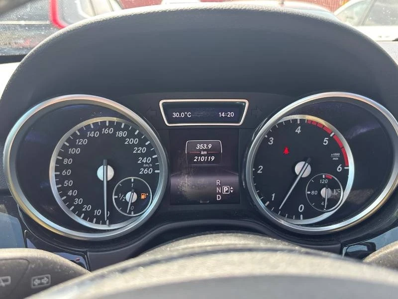 Mercedes-Benz ML 350 * 4MATIC * BLUETEC* 360 * CARFAX, снимка 8 - Автомобили и джипове - 55349769