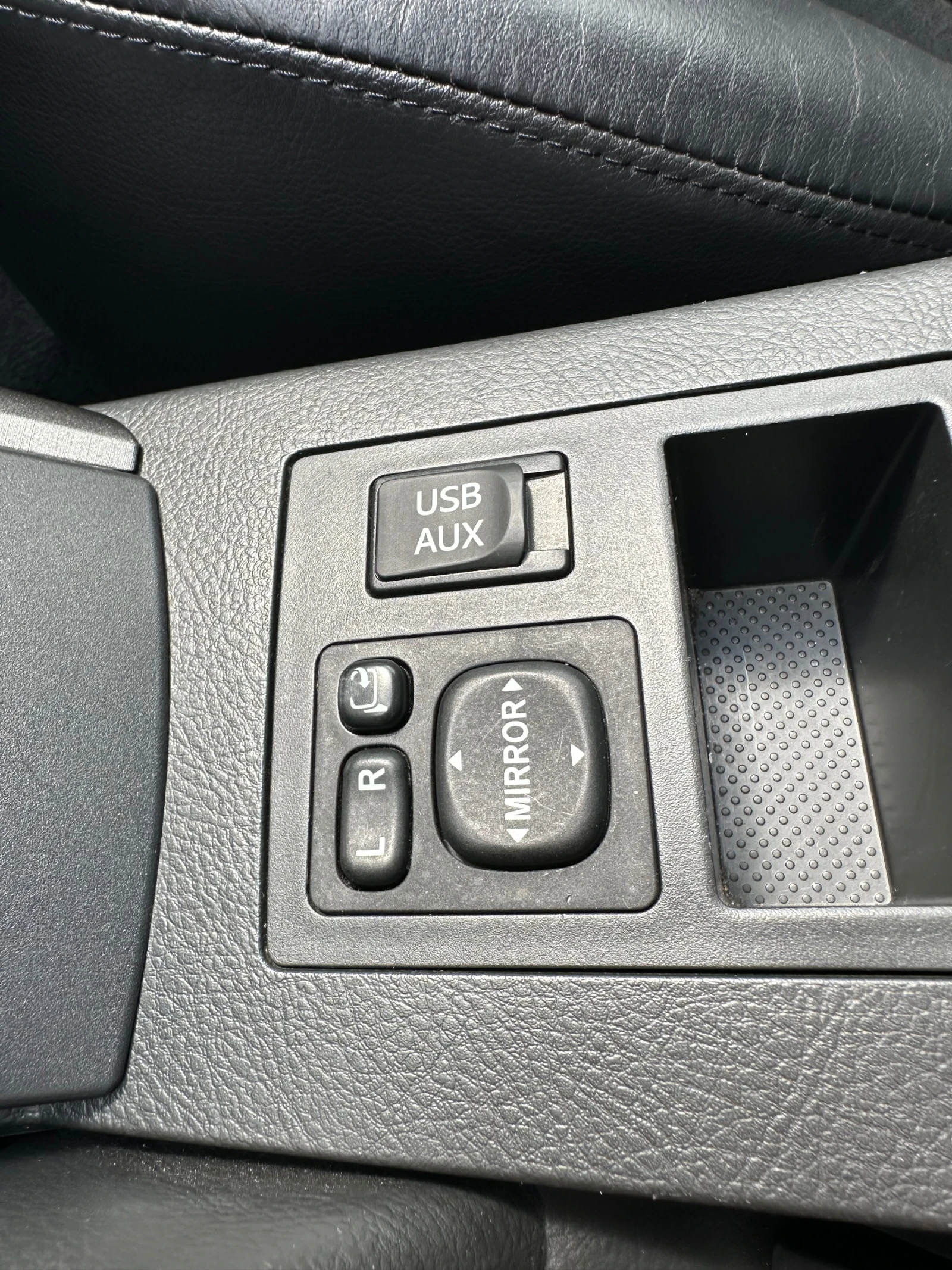 Toyota Rav4 2.2 150к.с. ПЕРФЕКТНА, снимка 9 - Автомобили и джипове - 53919558