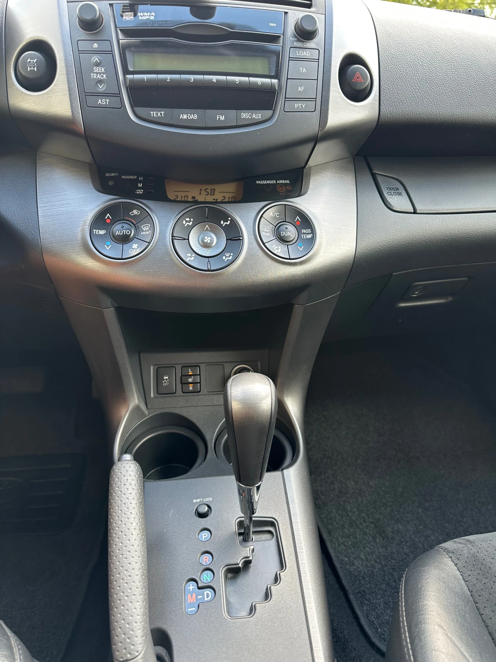 Toyota Rav4 2.2 150к.с. ПЕРФЕКТНА, снимка 11 - Автомобили и джипове - 53919558