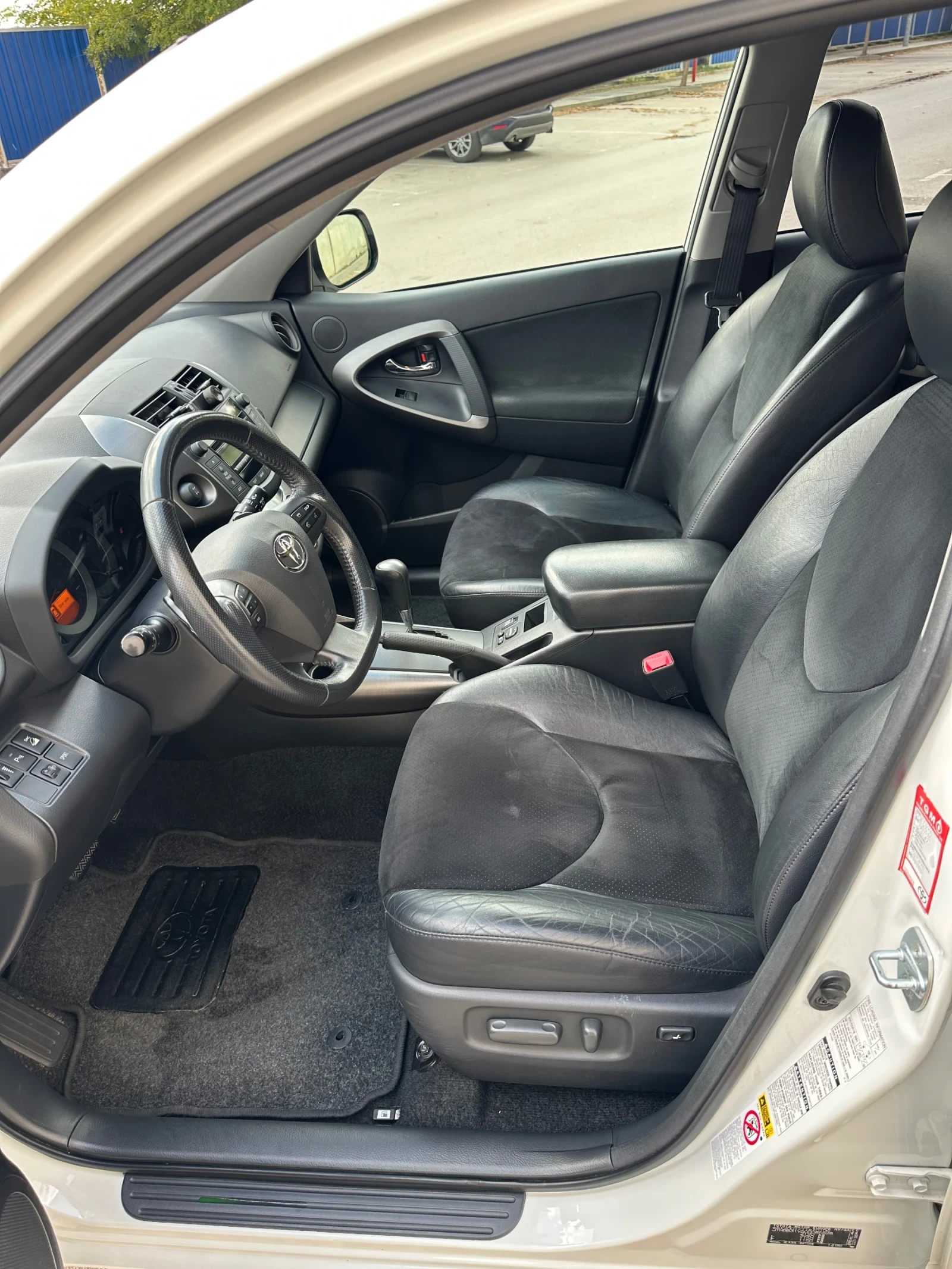 Toyota Rav4 2.2 150к.с. ПЕРФЕКТНА, снимка 6 - Автомобили и джипове - 53919558