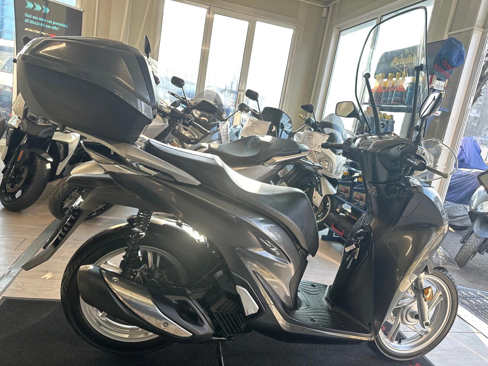 Honda Sh 150i ABS/TC/LED 09.2020г., снимка 15 - Мотоциклети и мототехника - 53736922