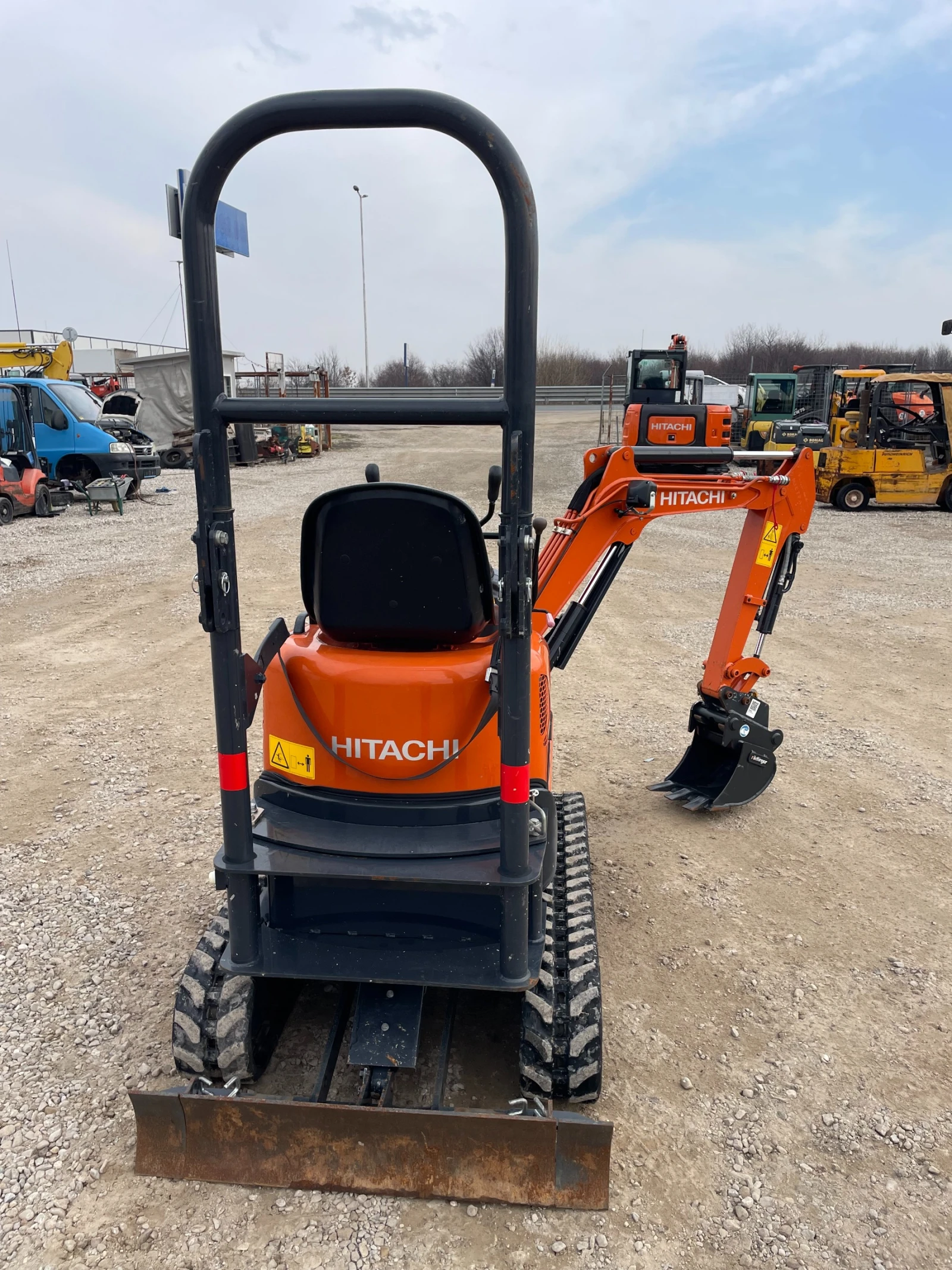 Багер Hitachi ZX 10 U-6, снимка 15 - Индустриална техника - 53833362