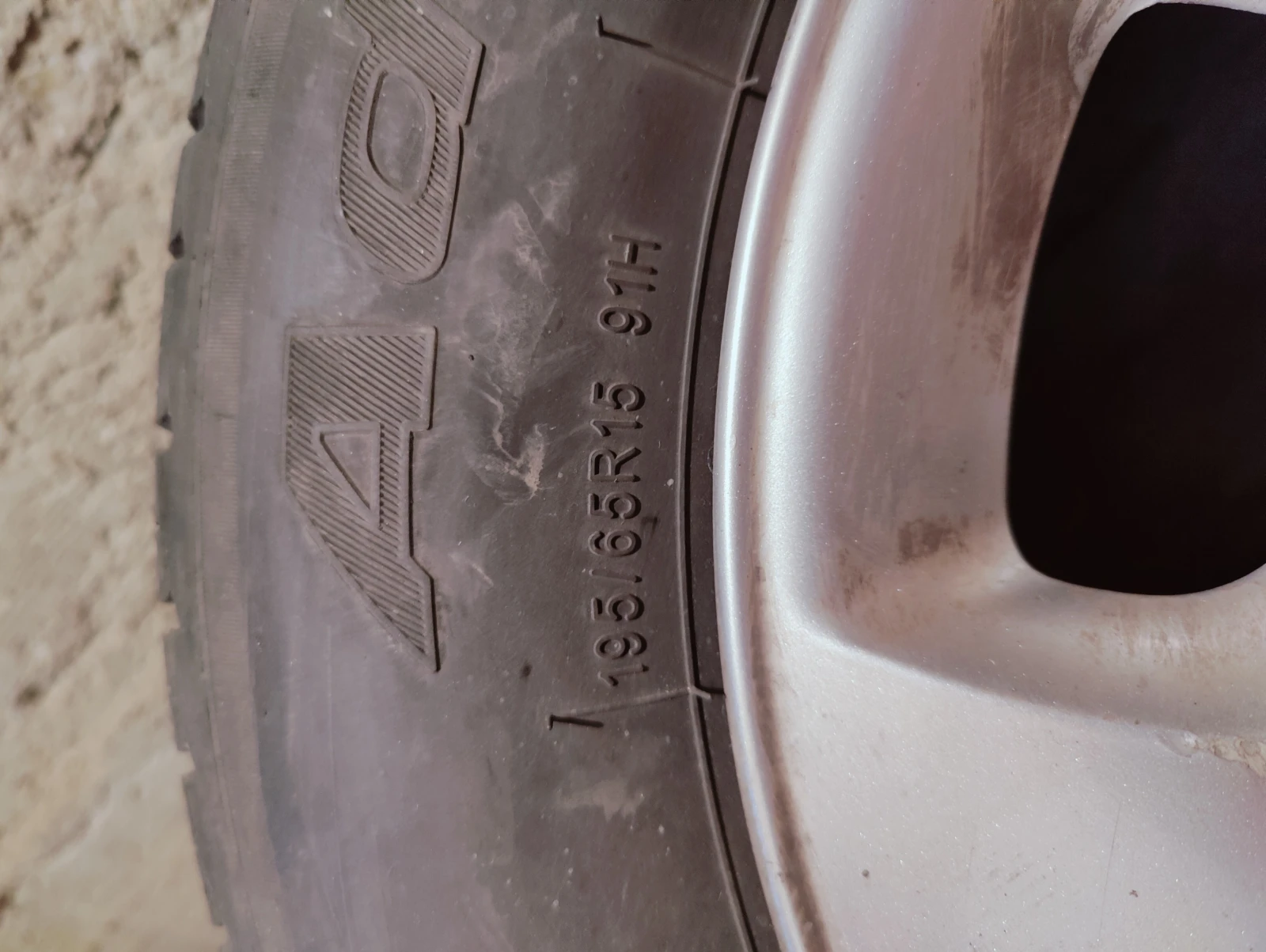 Гуми с джанти BF Goodrich 195/65R15, снимка 3 - Гуми и джанти - 55901097
