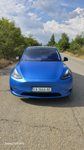 ������ Tesla Model Y