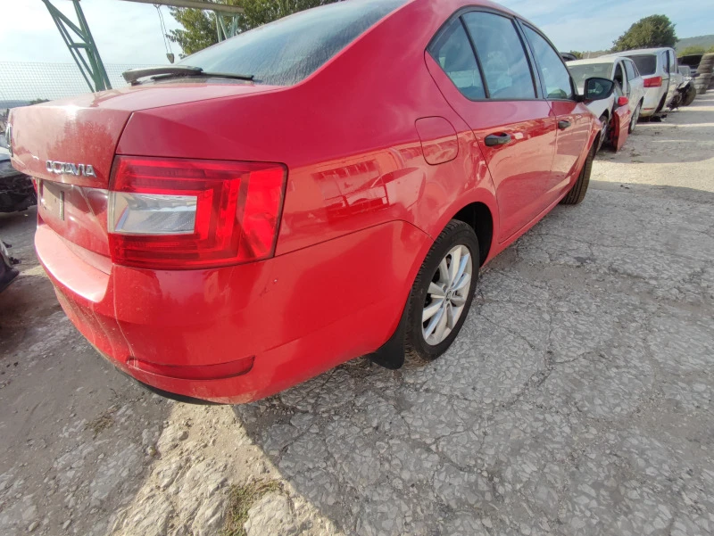 Skoda Octavia 1.6, снимка 5 - Автомобили и джипове - 42336637