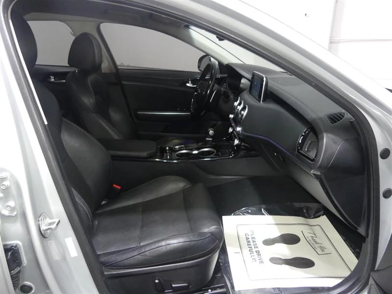 Kia Stinger, снимка 13 - Автомобили и джипове - 52849312