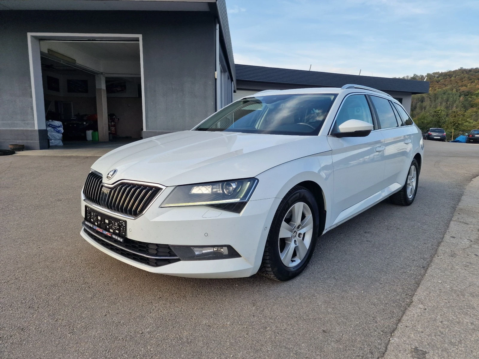 Skoda Superb 2, 0TDI DSG - изображение 3