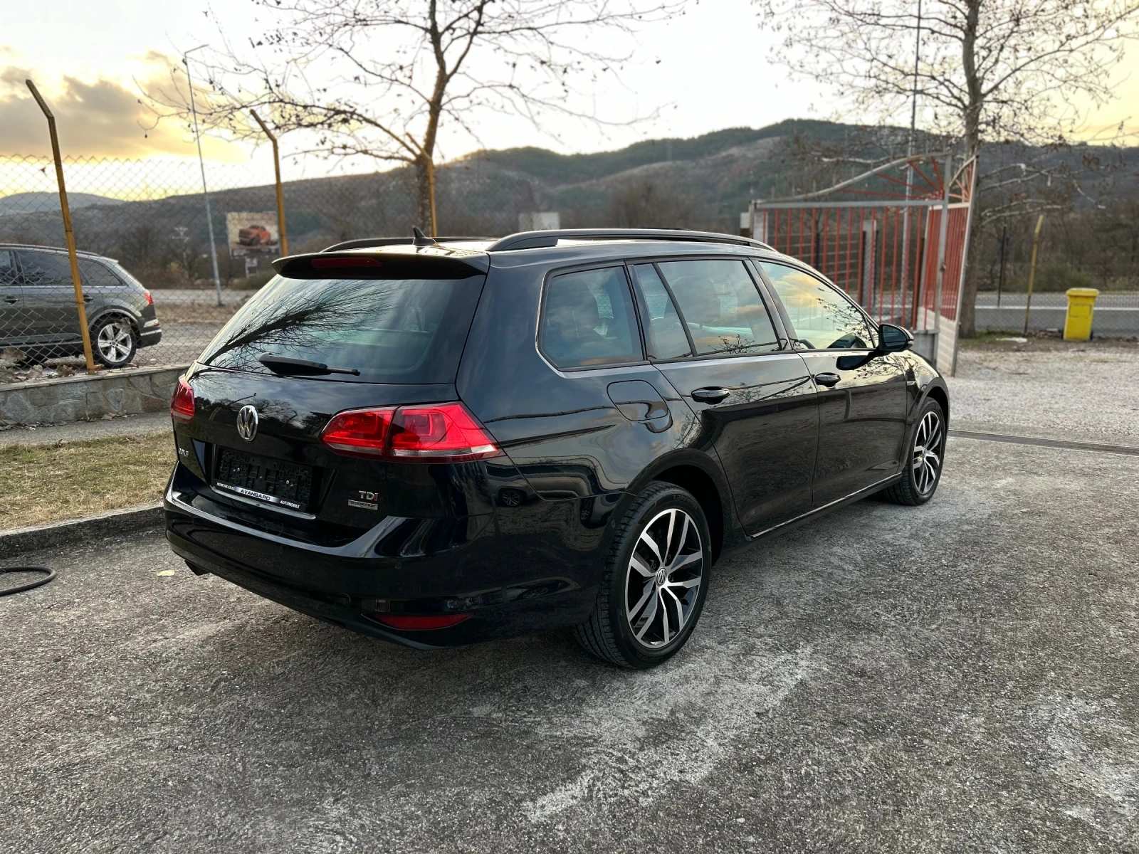 VW Golf 1.6TDI Comfortline CUP PANO - изображение 3