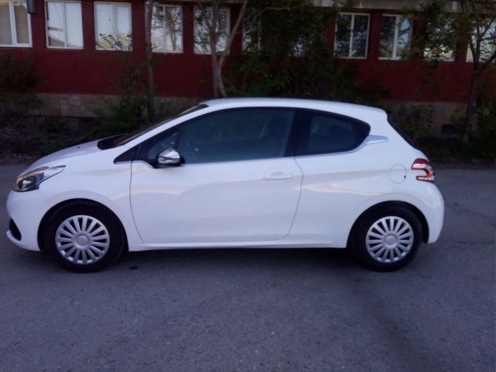 Peugeot 208 1.2 i / 82hp - изображение 4