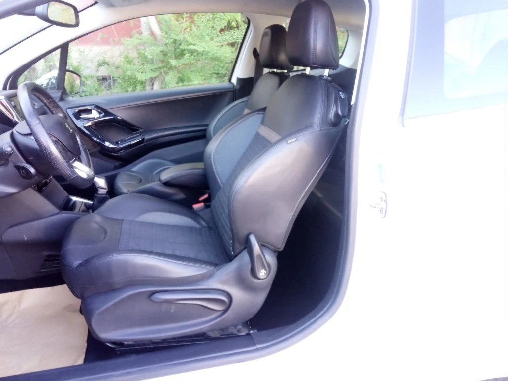 Peugeot 208 1.2 i / 82hp - изображение 10