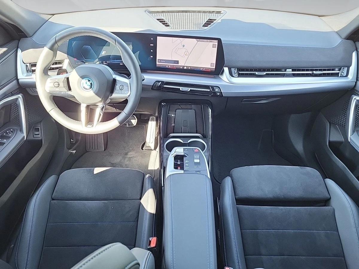 BMW iX2 eDRIVE20/M-SPORT/204HP/LED/PARKASS/AMBI/360/126f - изображение 5