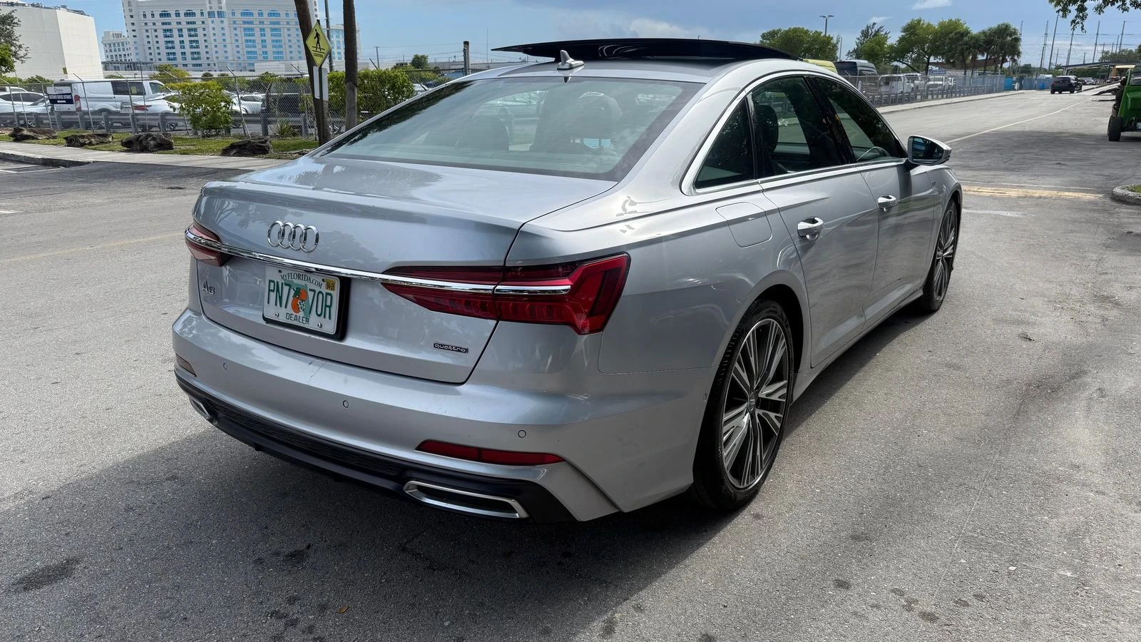 Audi A6 3.0T Premium Plus 55 TFSI - изображение 6