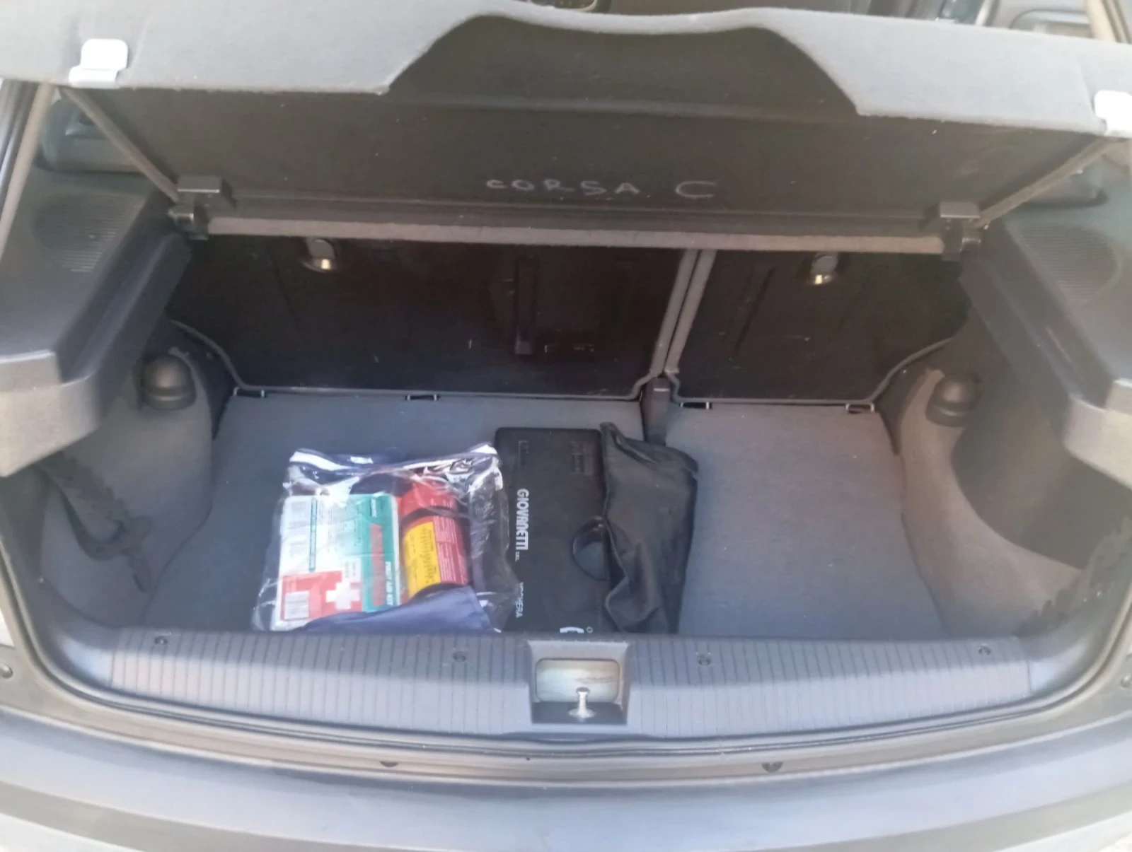 Opel Corsa 1.4 90 к.с, снимка 15 - Автомобили и джипове - 53749322