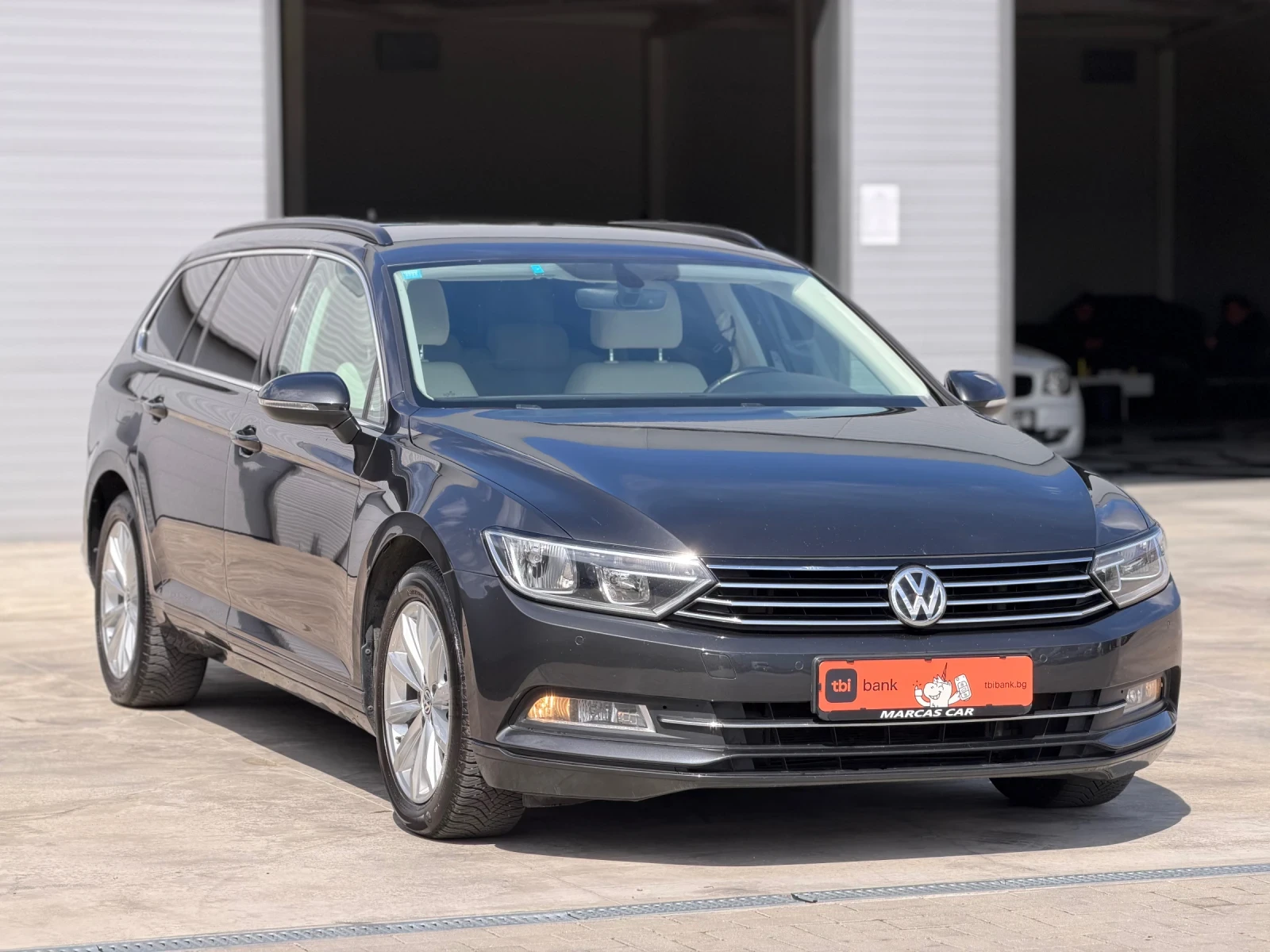 VW Passat 2.0TDI* АВТОМАТИК* ДИСТРОНИК* НАВИГАЦИЯ* ЛИЗИНГ* , снимка 3 - Автомобили и джипове - 53990889