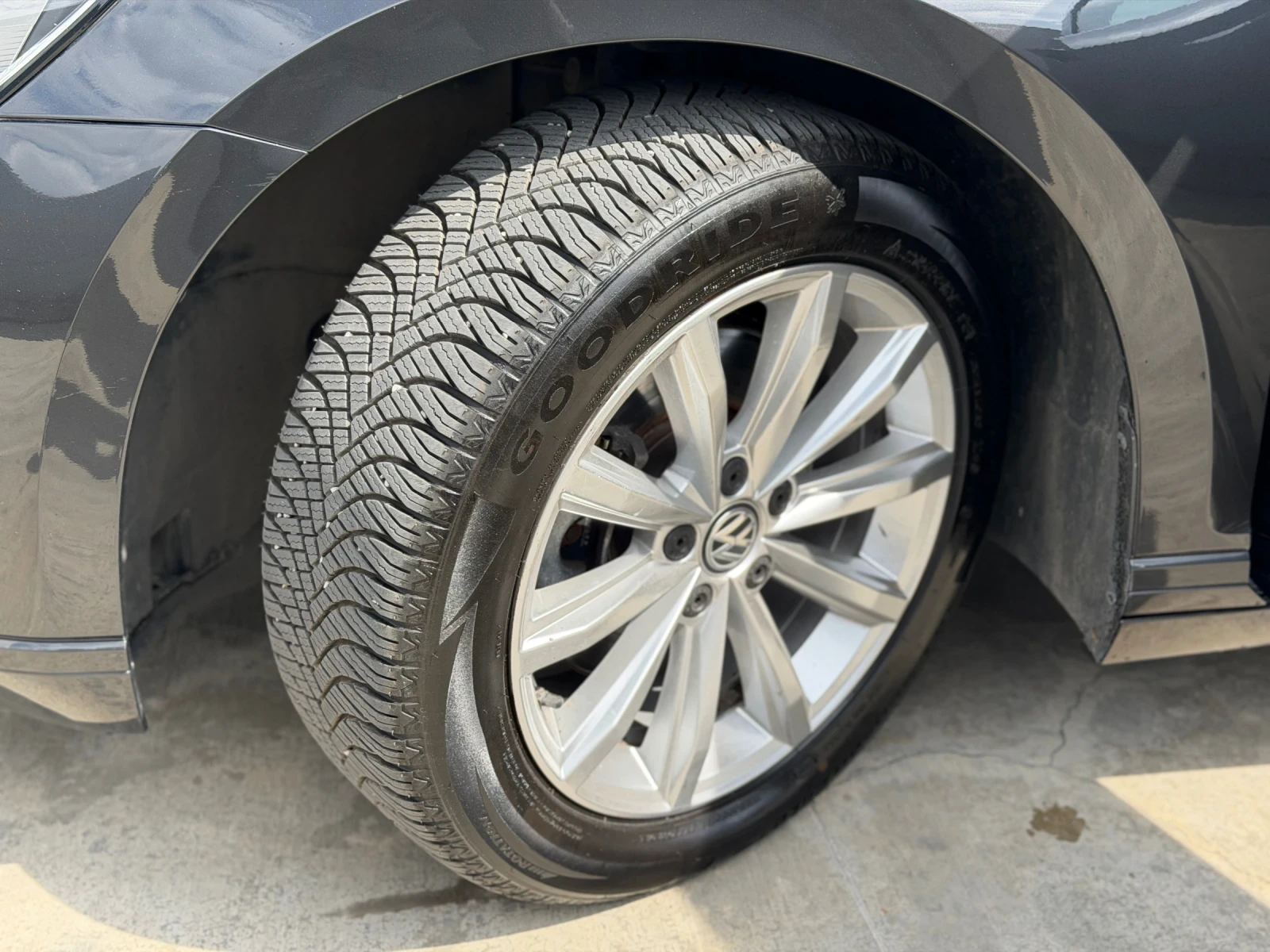 VW Passat 2.0TDI* АВТОМАТИК* ДИСТРОНИК* НАВИГАЦИЯ* ЛИЗИНГ* , снимка 15 - Автомобили и джипове - 53990889