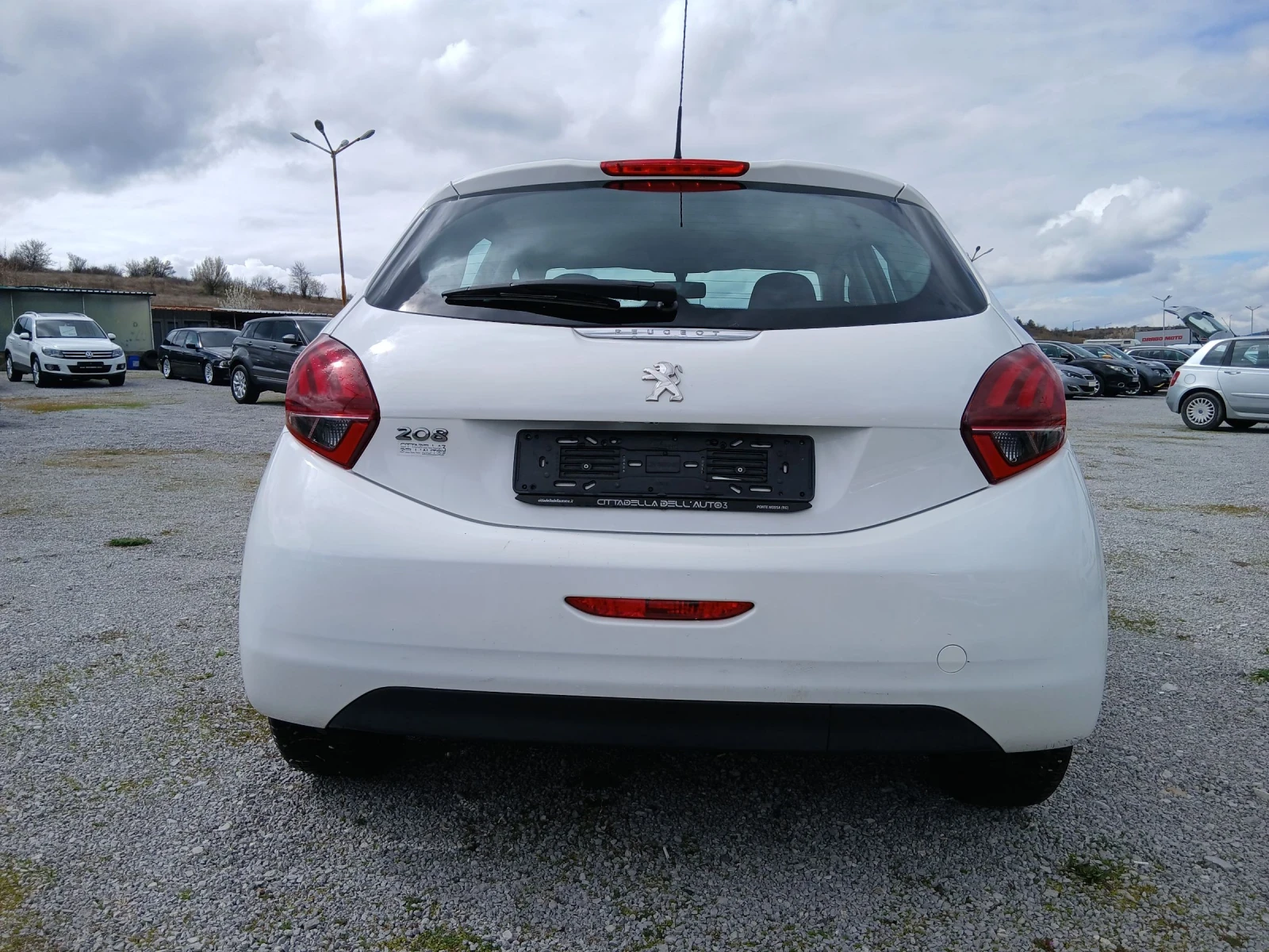 Peugeot 208 1.6 HDI, снимка 6 - Автомобили и джипове - 54080234