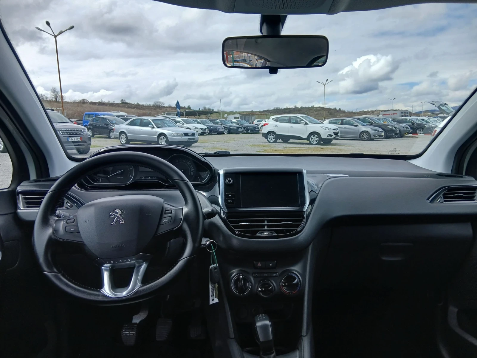 Peugeot 208 1.6 HDI, снимка 9 - Автомобили и джипове - 54080234