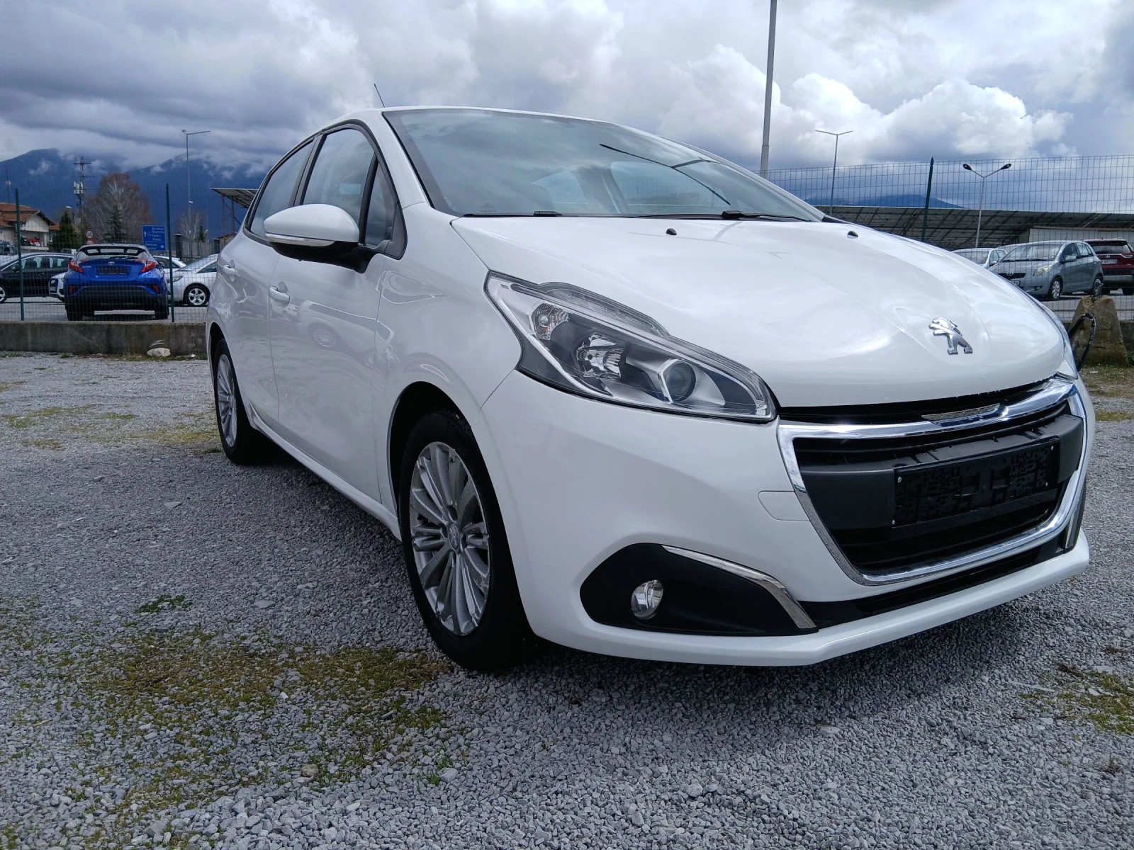 Peugeot 208 1.6 HDI, снимка 3 - Автомобили и джипове - 54080234