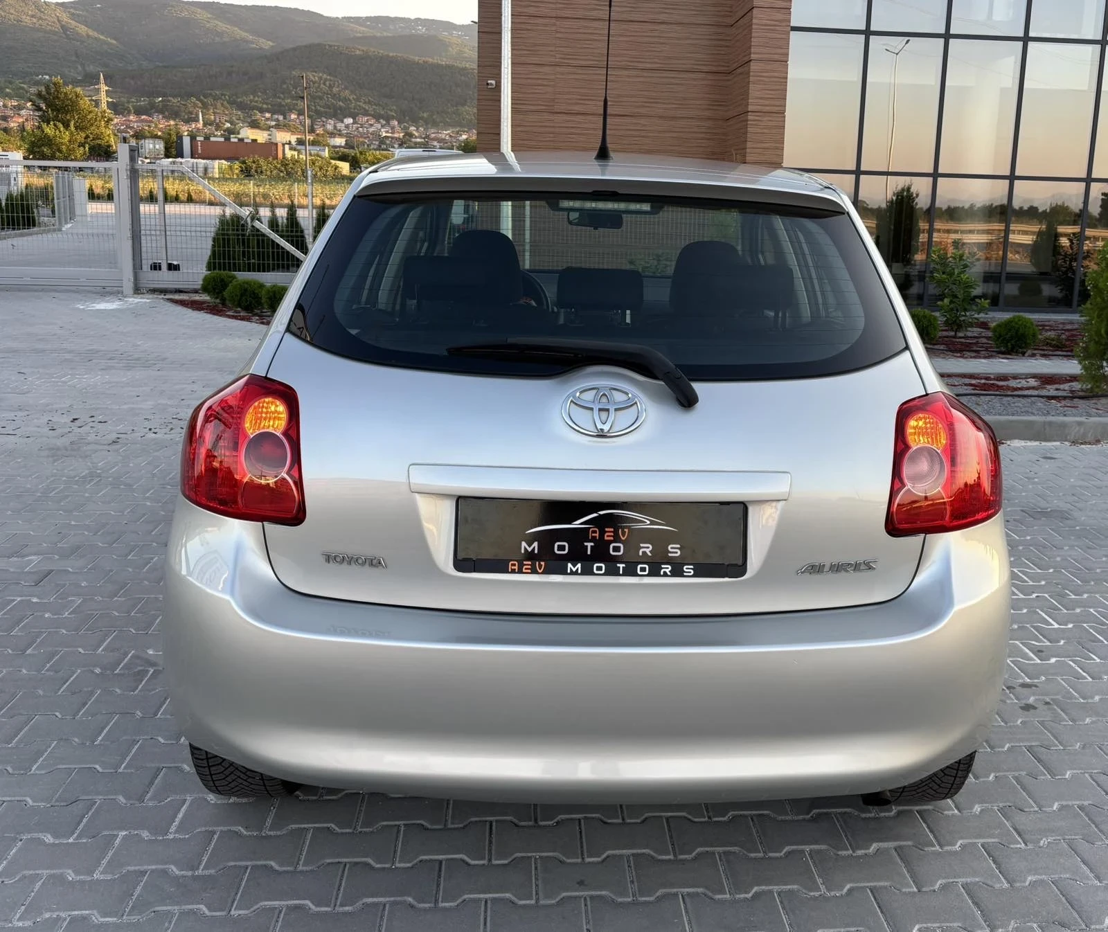 Toyota Auris 1.6Vvt-i/124кс/Автоматик/Германия/Климатроник, снимка 6 - Автомобили и джипове - 55491897