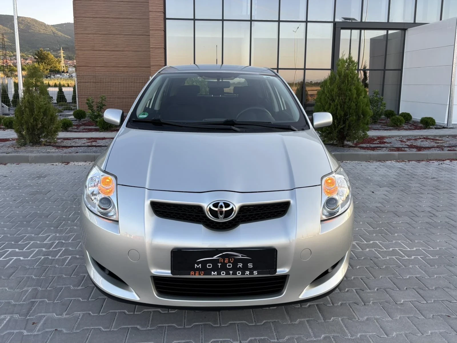 Toyota Auris 1.6Vvt-i/124кс/Автоматик/Германия/Климатроник, снимка 3 - Автомобили и джипове - 55491897