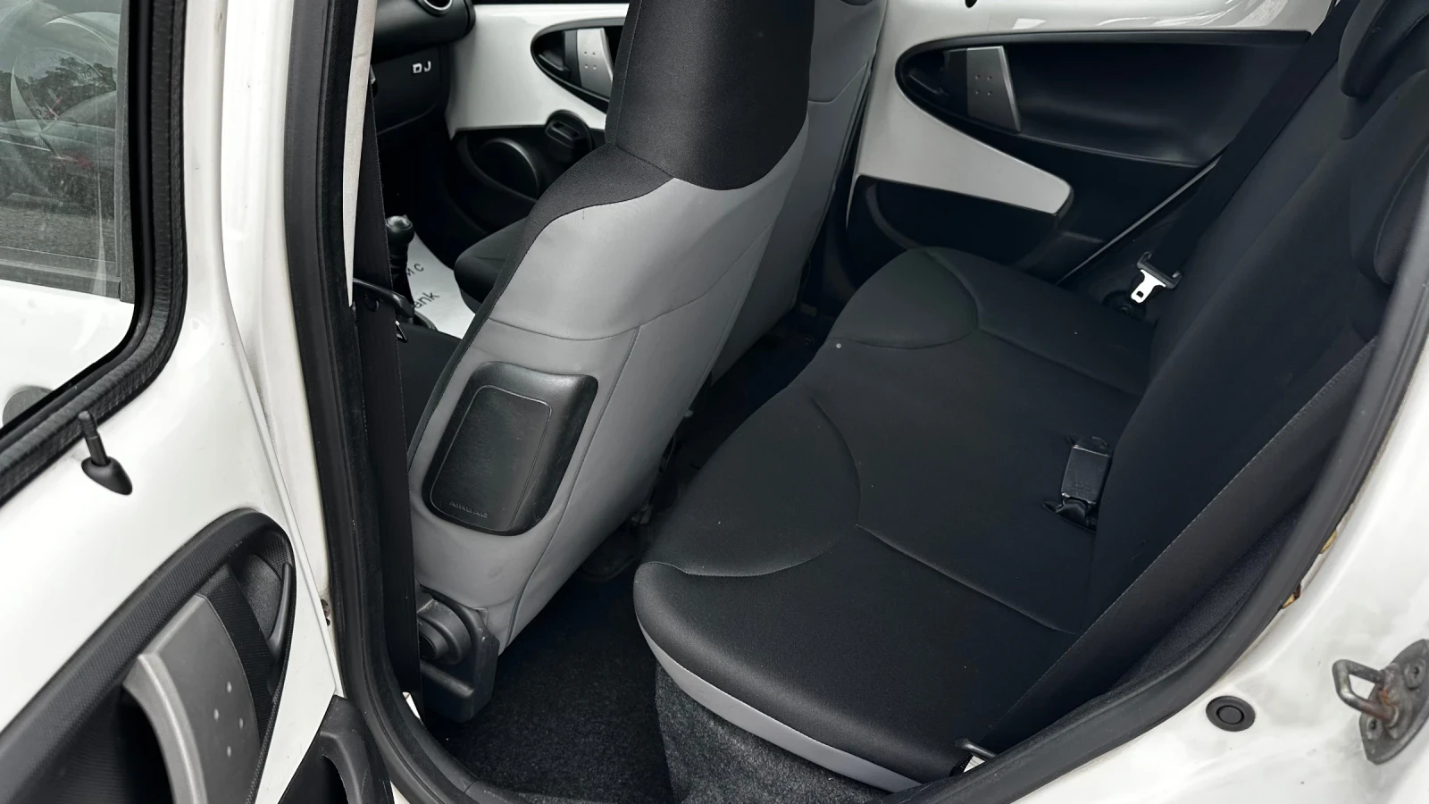 Toyota Aygo 1.0i евро 5 фейс лифт, снимка 7 - Автомобили и джипове - 55659665
