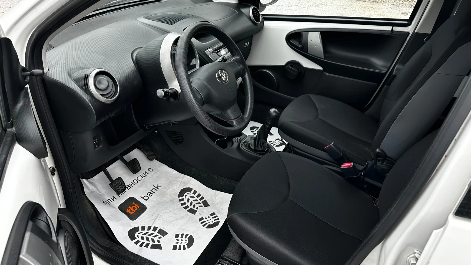 Toyota Aygo 1.0i евро 5 фейс лифт, снимка 6 - Автомобили и джипове - 55659665