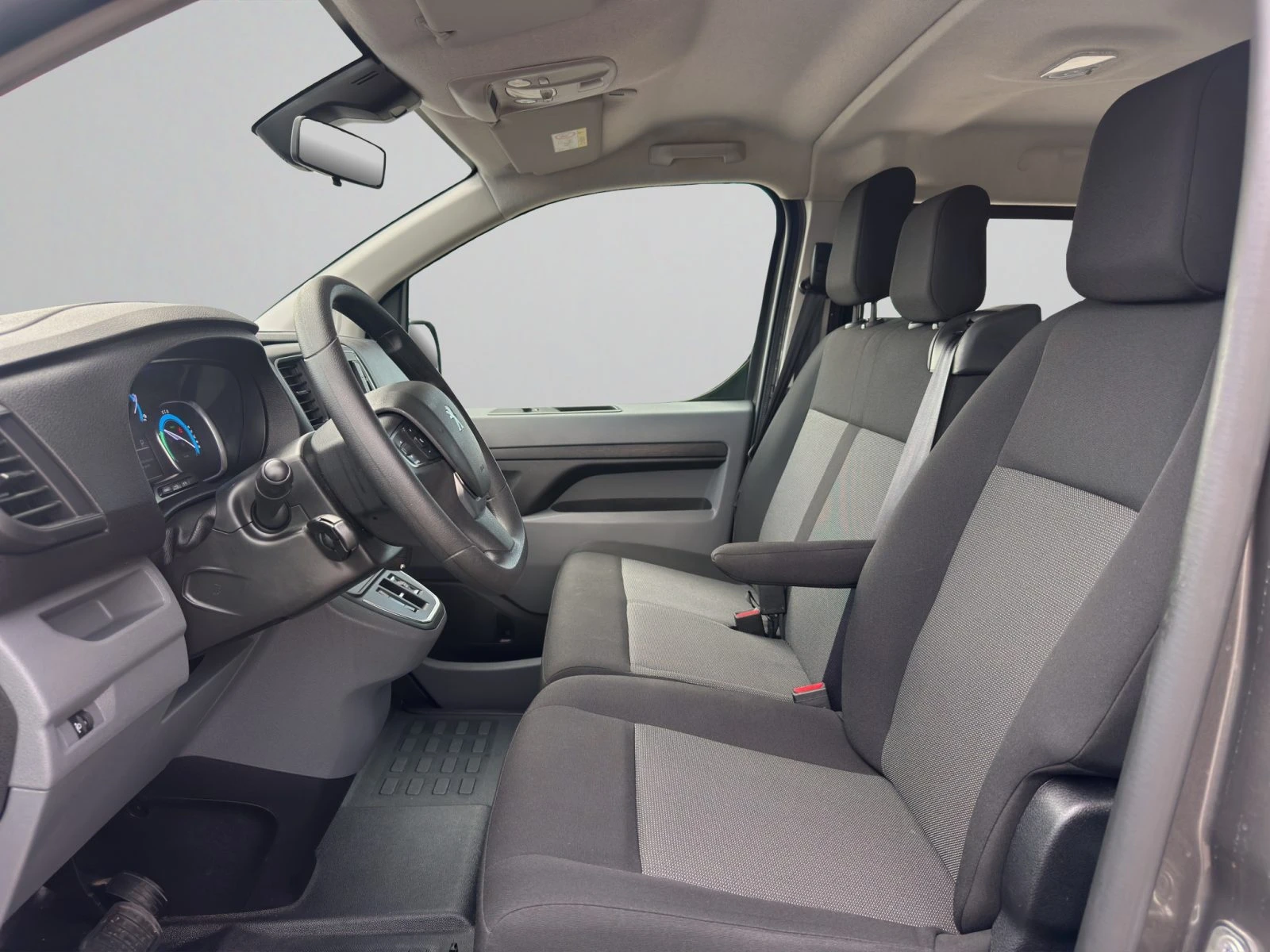 Peugeot Expert COMBI Standard Electric 100kW/ 50kWh//2208R04, снимка 11 - Автомобили и джипове - 55798735
