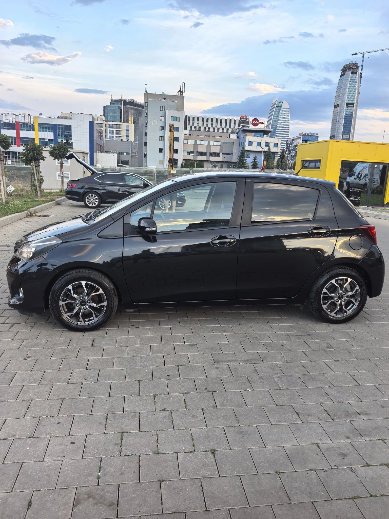Toyota Yaris, снимка 8 - Автомобили и джипове - 55931603