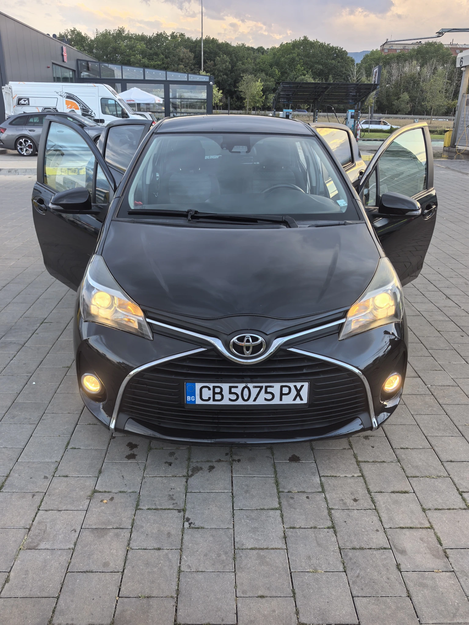 Toyota Yaris, снимка 6 - Автомобили и джипове - 55931603