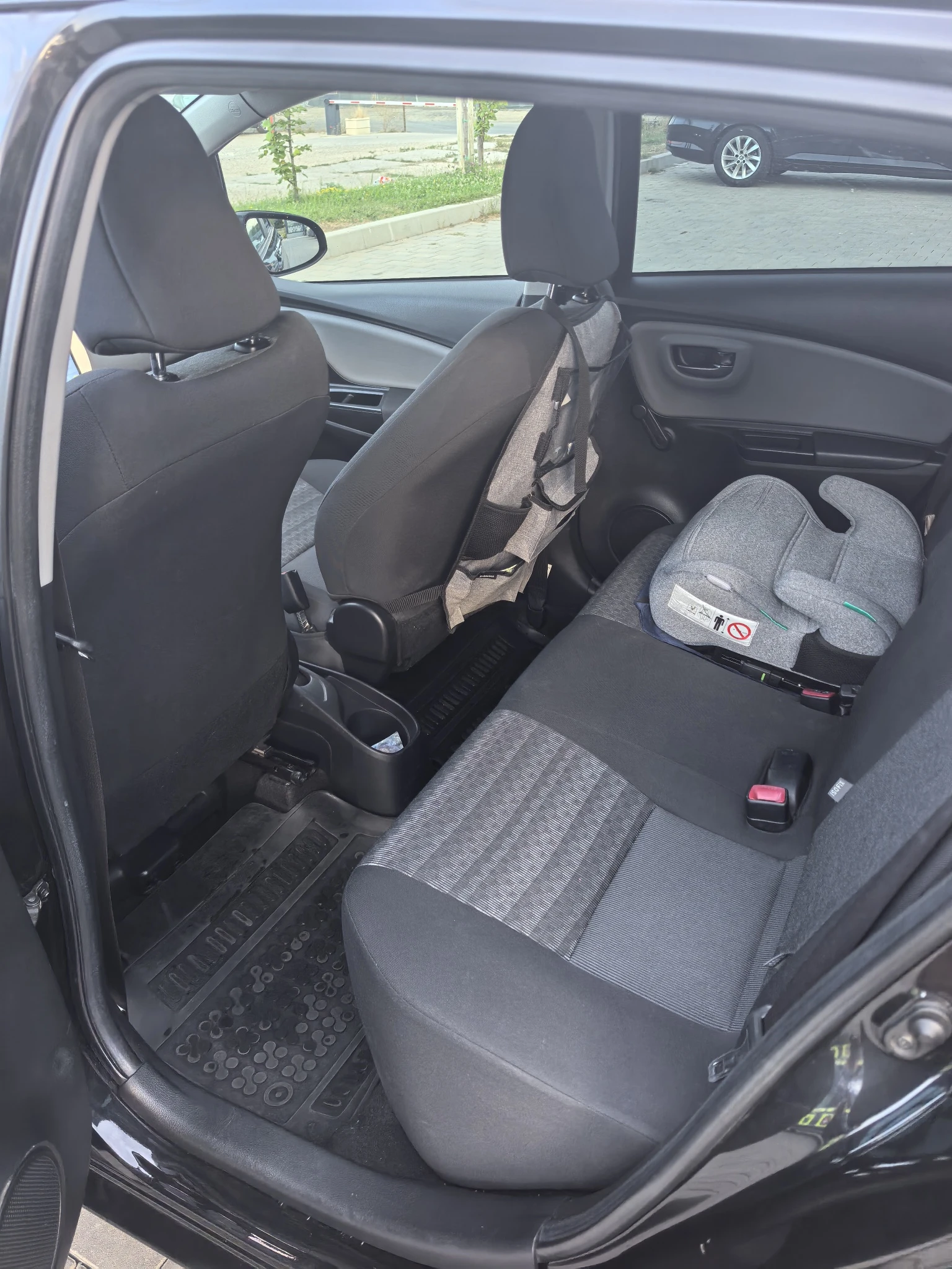 Toyota Yaris, снимка 9 - Автомобили и джипове - 55931603