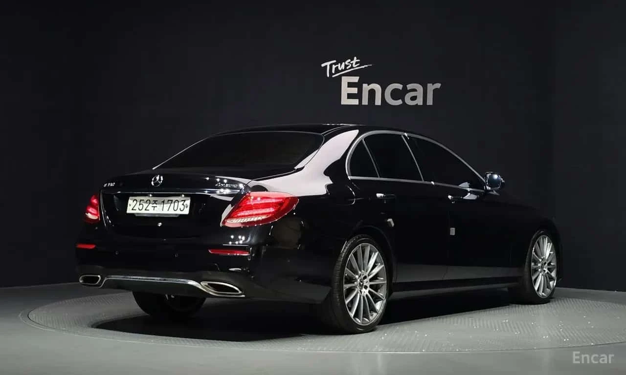 Mercedes-Benz E 350 4MATIC AMG Line | АВТОФИНАНСИРАНЕ, снимка 2 - Автомобили и джипове - 56201410