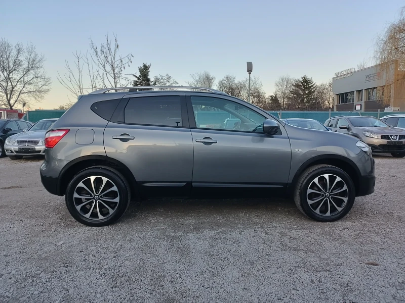 Nissan Qashqai 2.0 I. 4x4.КАМЕРА НА 360 Градуса, снимка 6 - Автомобили и джипове - 49529215