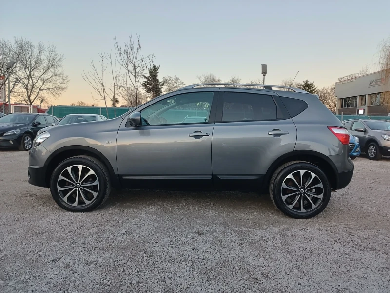 Nissan Qashqai 2.0 I. 4x4.КАМЕРА НА 360 Градуса, снимка 2 - Автомобили и джипове - 49529215