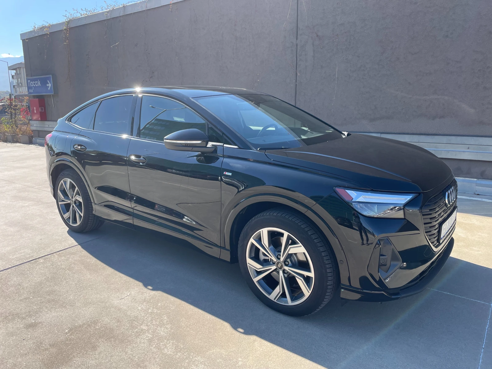 Audi Q4 E-tron 55 Sportback S design - изображение 8