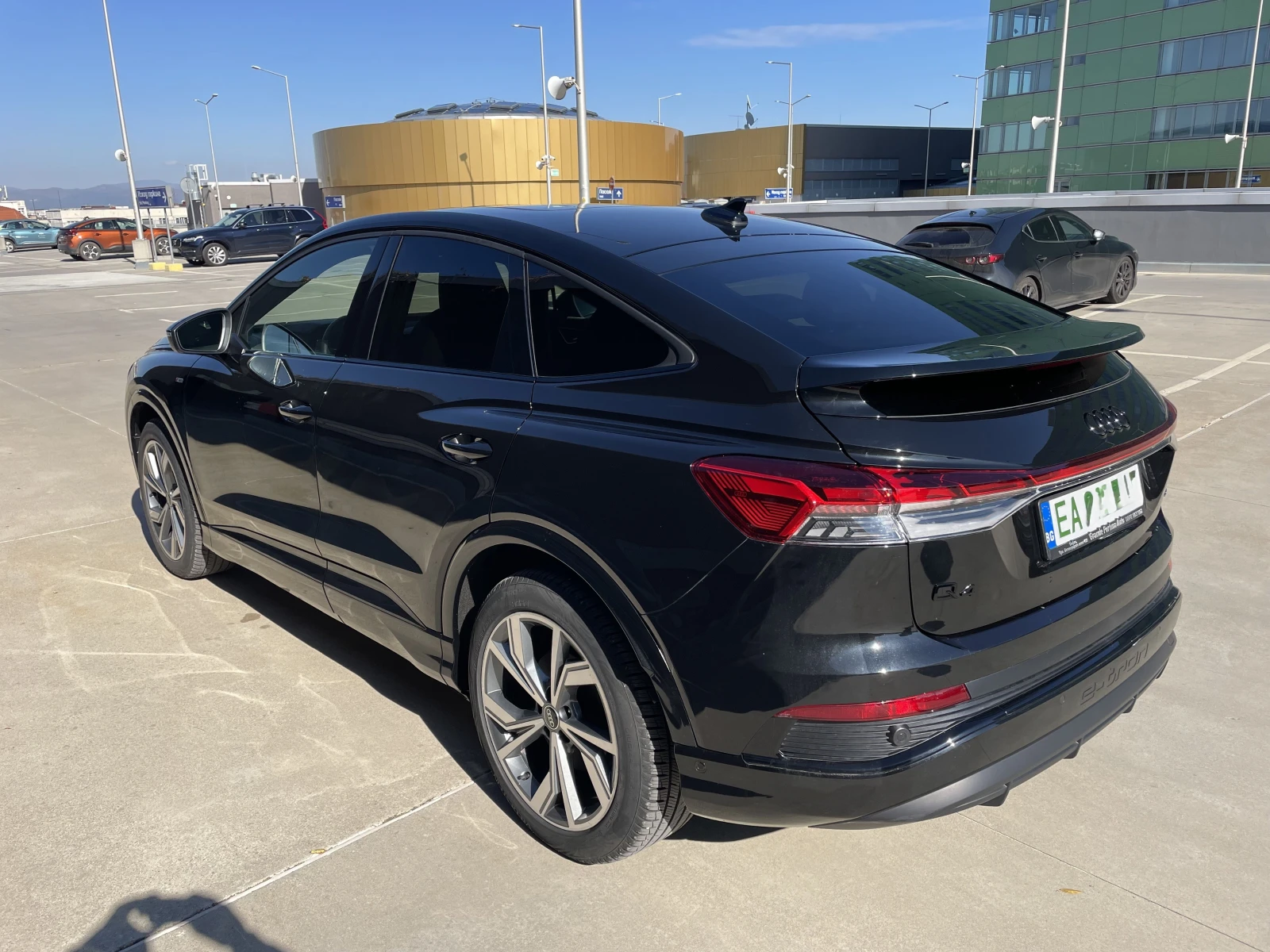 Audi Q4 E-tron 55 Sportback S design - изображение 5