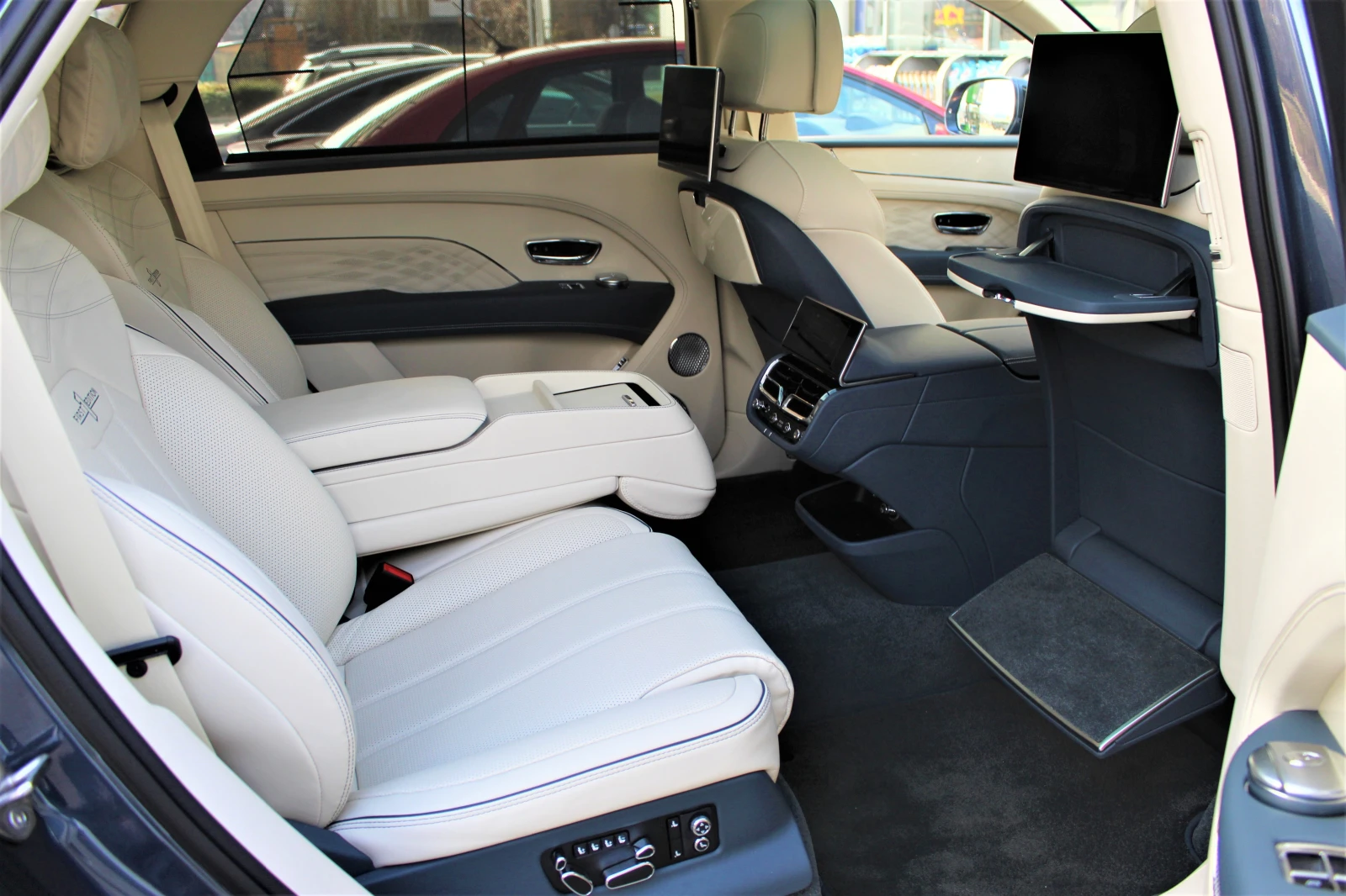 Bentley Bentayga 4.0 V8/ EWB / AZURE / FIRST EDITION / NAIM/ LONG / | Mobile.bg � ����������� 13