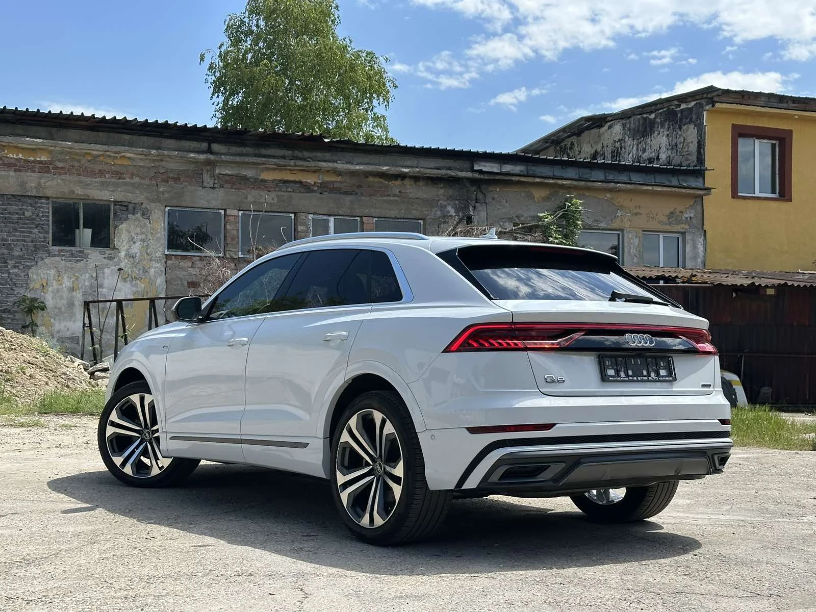 Audi Q8 Technik S-Line quattro, снимка 4 - Автомобили и джипове - 54343043