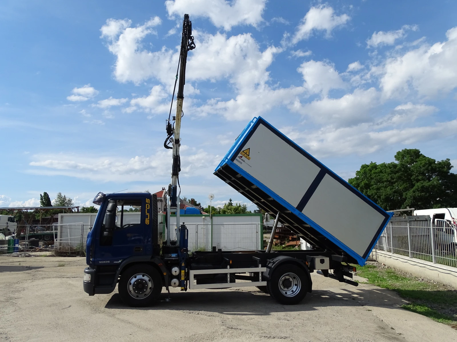 Iveco Eurocargo120e * ЕКАРИСАЖЕН КАМИОН ЗА ЖИВОТНИ* , снимка 2 - Камиони - 54824128