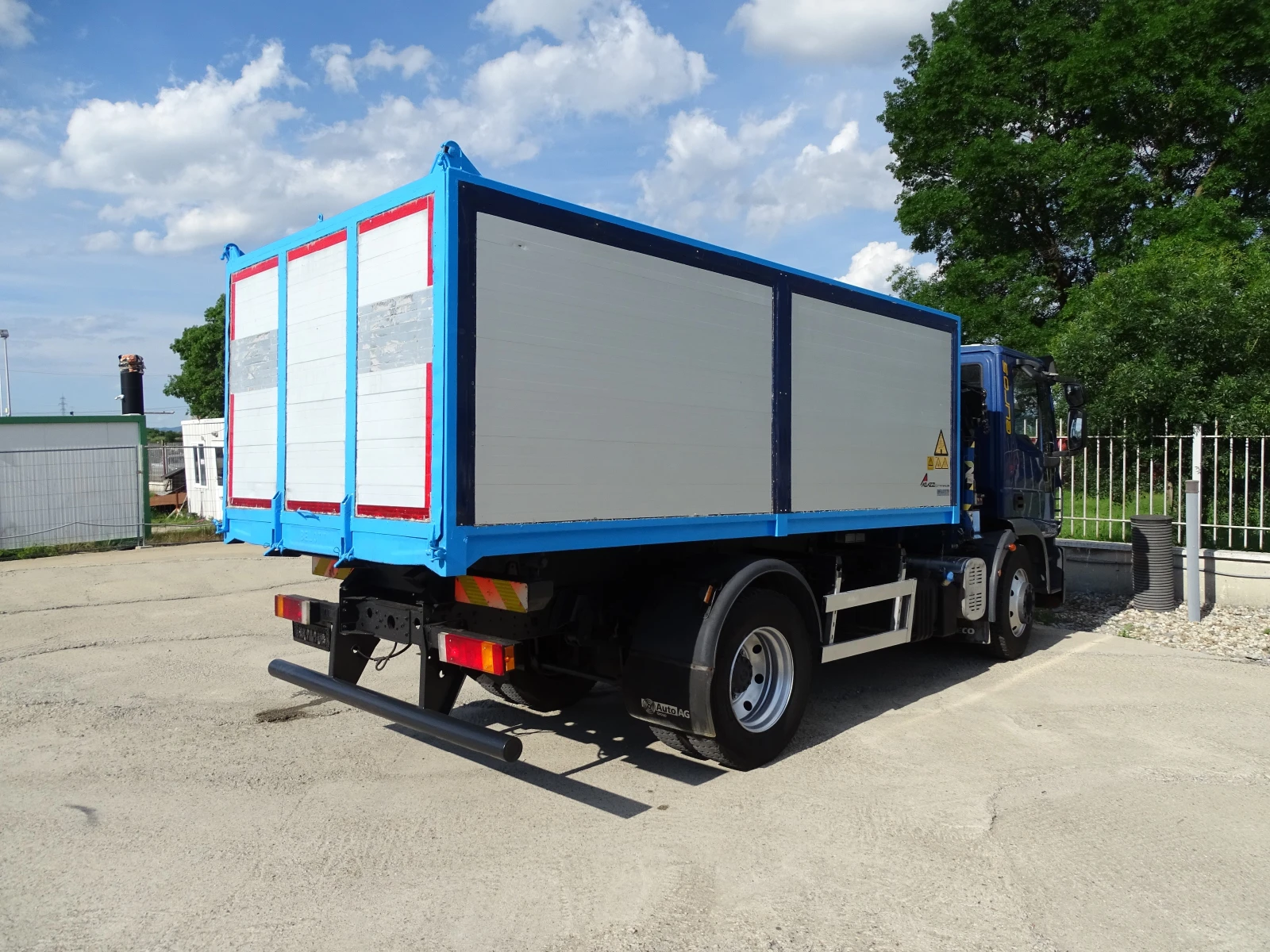 Iveco Eurocargo120e * ЕКАРИСАЖЕН КАМИОН ЗА ЖИВОТНИ* , снимка 14 - Камиони - 54824128