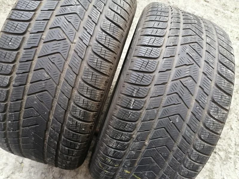 Гуми Зимни 295/35R21, снимка 3 - Гуми и джанти - 31188202