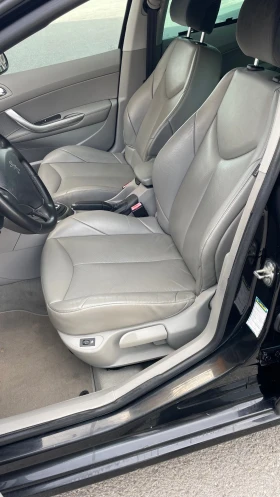 Peugeot 308 1.6i Панорама, снимка 8