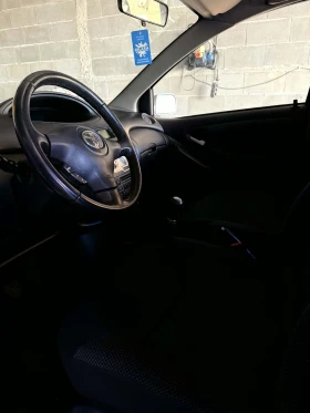 Toyota Yaris 1.00 VVT - i, снимка 9