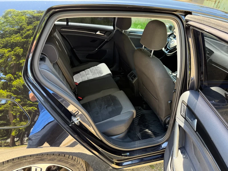 VW Golf 1.6 TDI Highline, снимка 8 - Автомобили и джипове - 52927581