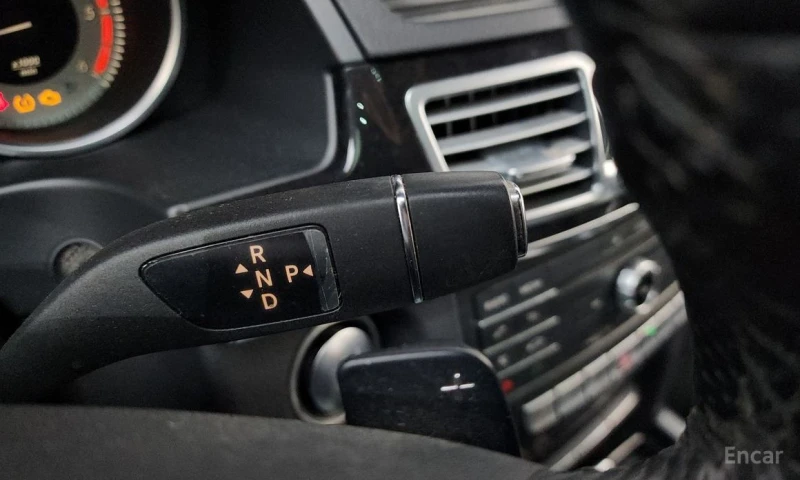 Mercedes-Benz E 220, снимка 9 - Автомобили и джипове - 53020120