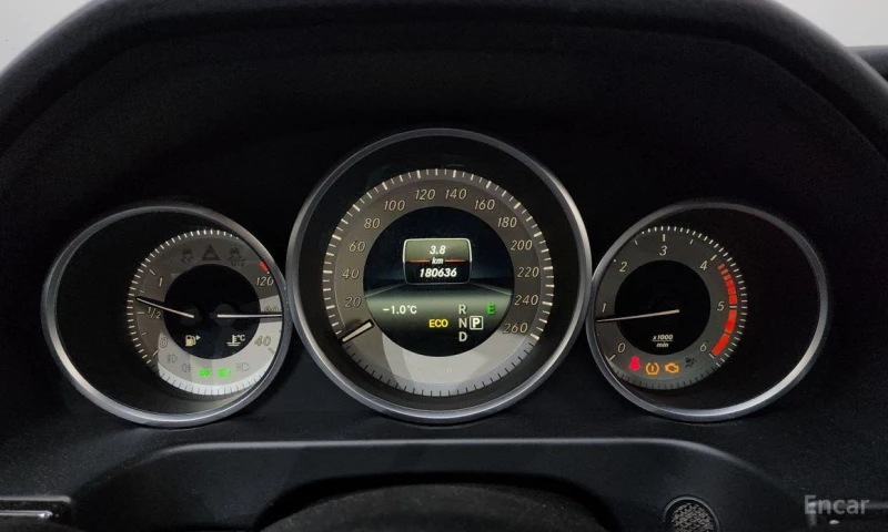 Mercedes-Benz E 220, снимка 8 - Автомобили и джипове - 53020120