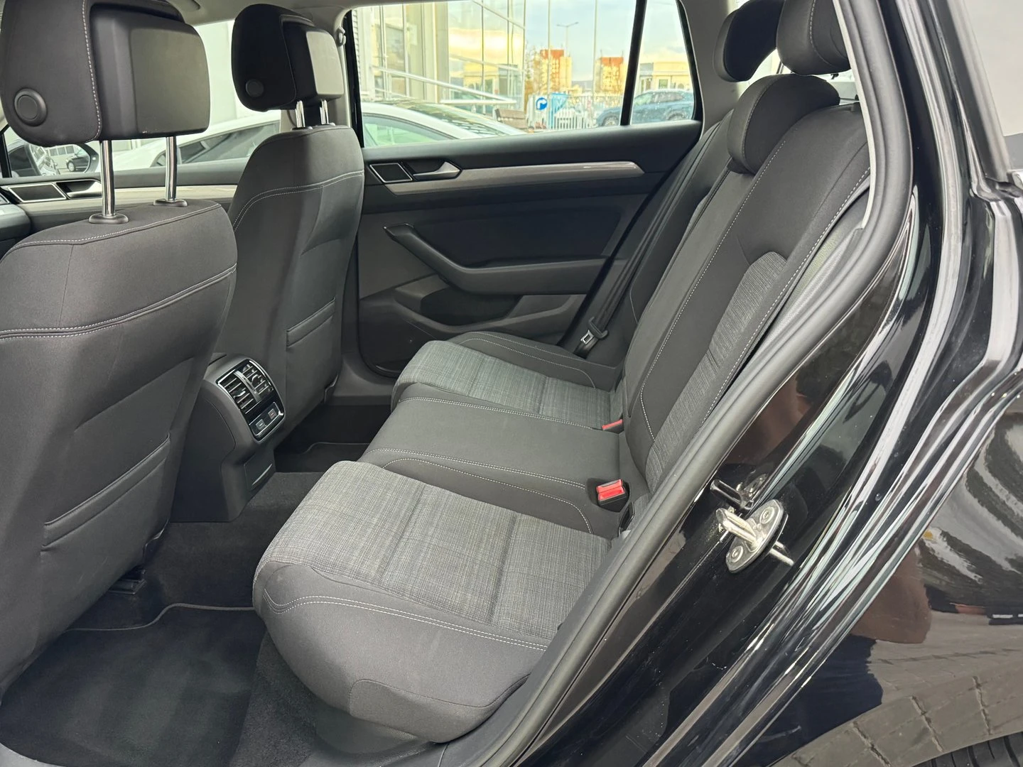 VW Passat Business 2.0 TDI SCR DSG - изображение 8