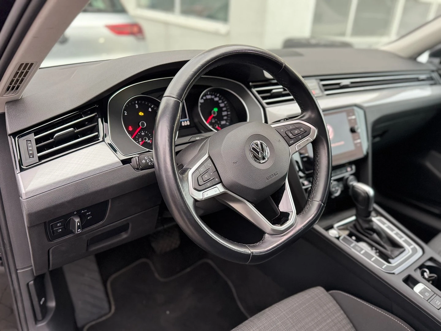 VW Passat Business 2.0 TDI SCR DSG - изображение 9