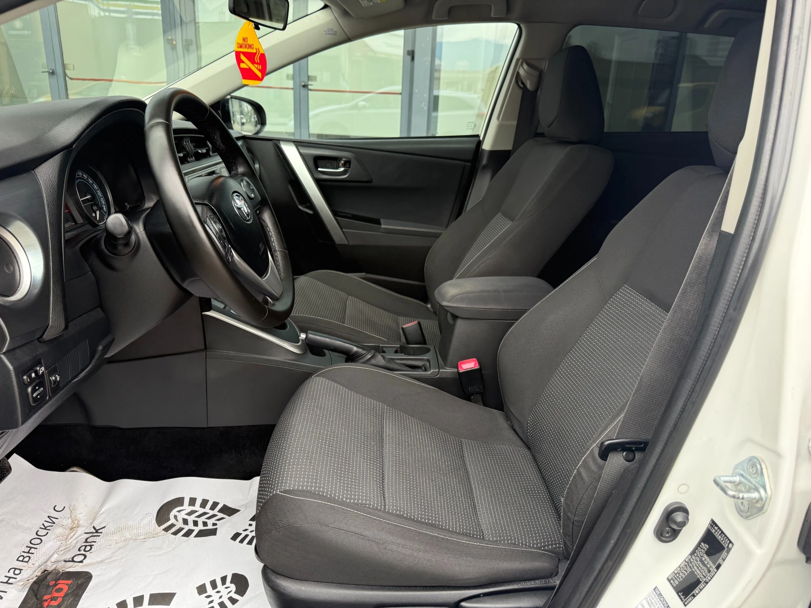 Toyota Auris 6 МЕСЕЦА ГАРАНЦИЯ/1.8 Hybrid 99к.с. Автоматик - изображение 7